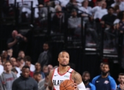 九游app下载-开拓者客场战胜奇才，利拉德高效砍下分