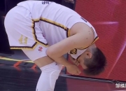 九游官方入口-球员技术犯规，放大球队失误