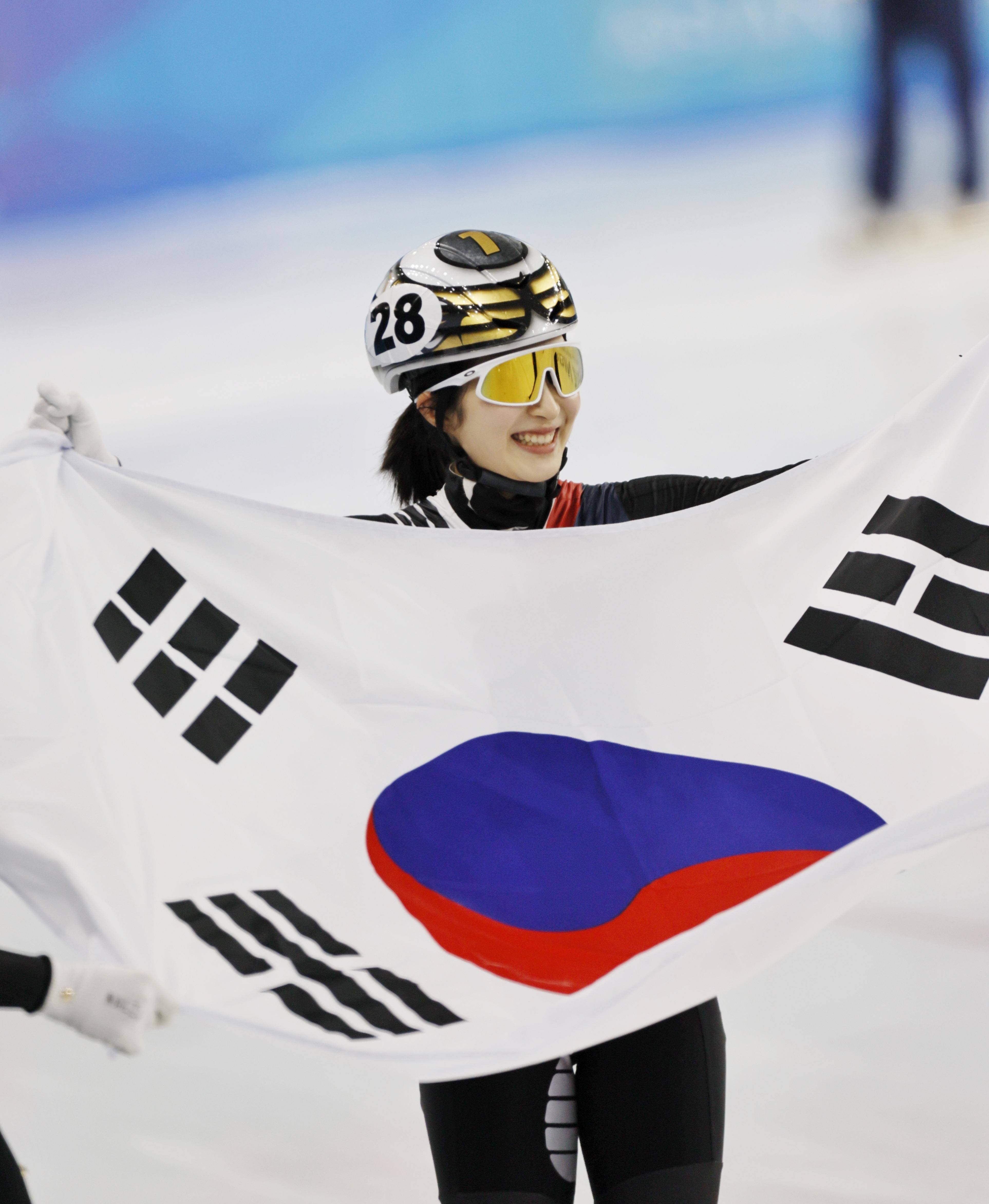 韩国体操偶像夺得双料冠军