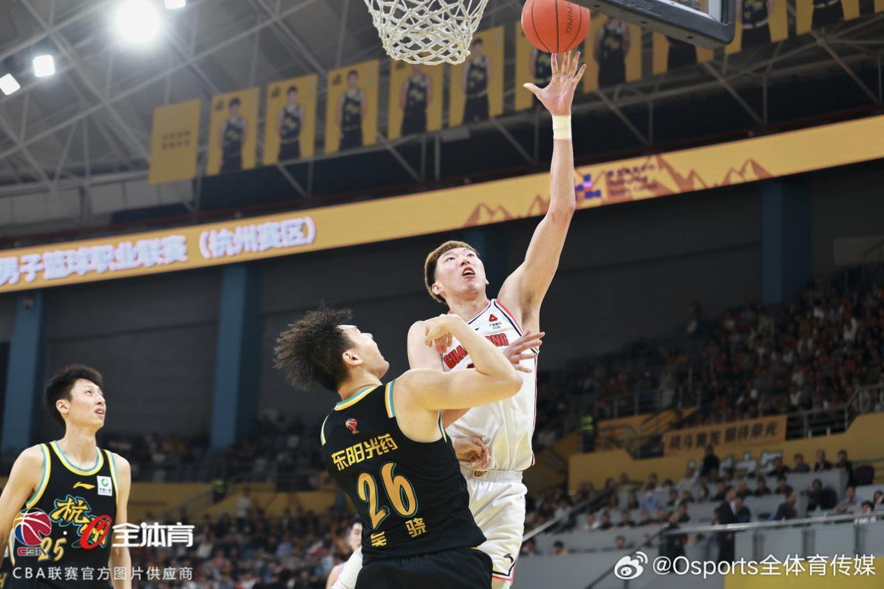 九游体育app-季后赛首轮收官，多场比赛精彩纷呈的简单介绍