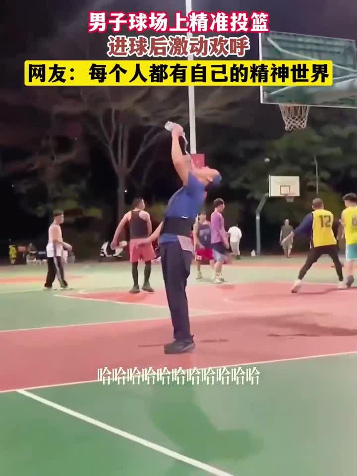 球场上发生的精彩瞬间引发满场欢呼的简单介绍