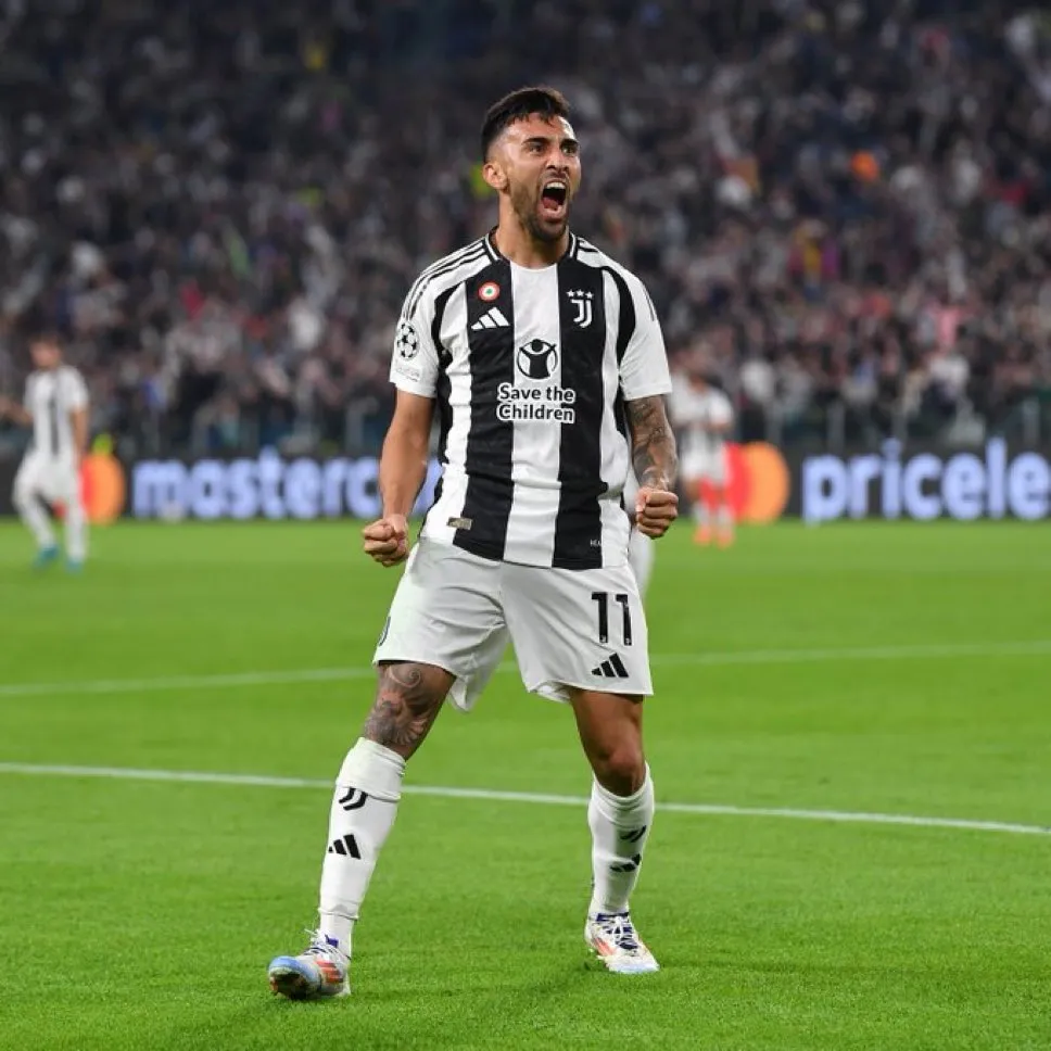 尤文图斯主场大胜,发挥出色锁定小组头名 尤文图斯主场大胜,发挥出色锁定小组头名