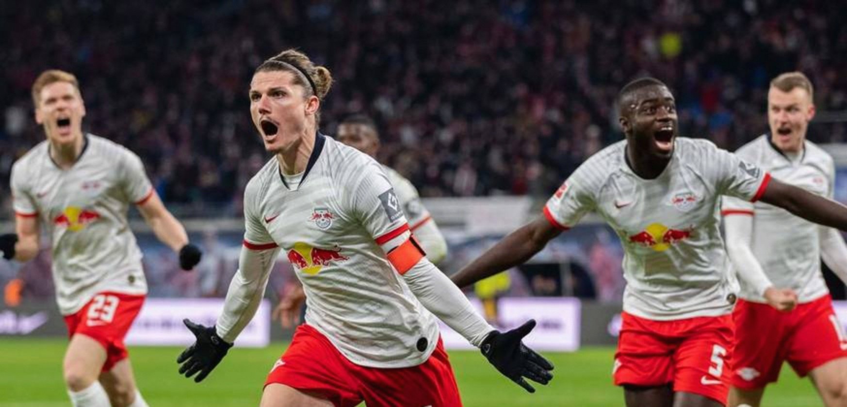 包含RB莱比锡球队表现出色，稳步向前推进的词条